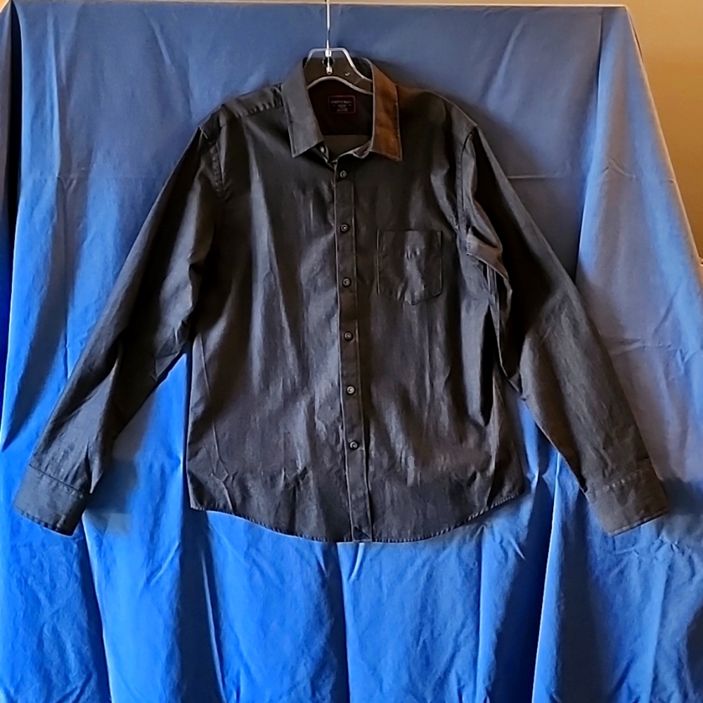 Untuck Mens M long sleeve shirt, charcoal gray